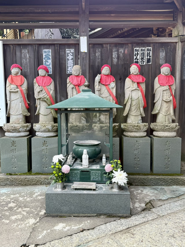 【埼玉県】たくさんの石碑と仏像