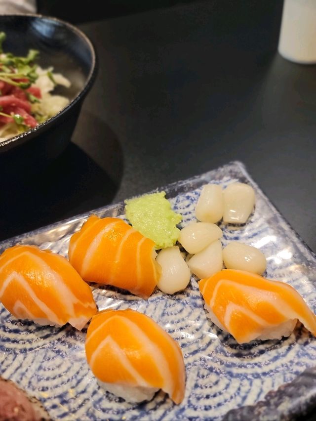퀄리티좋은 육회와 연어를 맛볼수 있는곳🧡