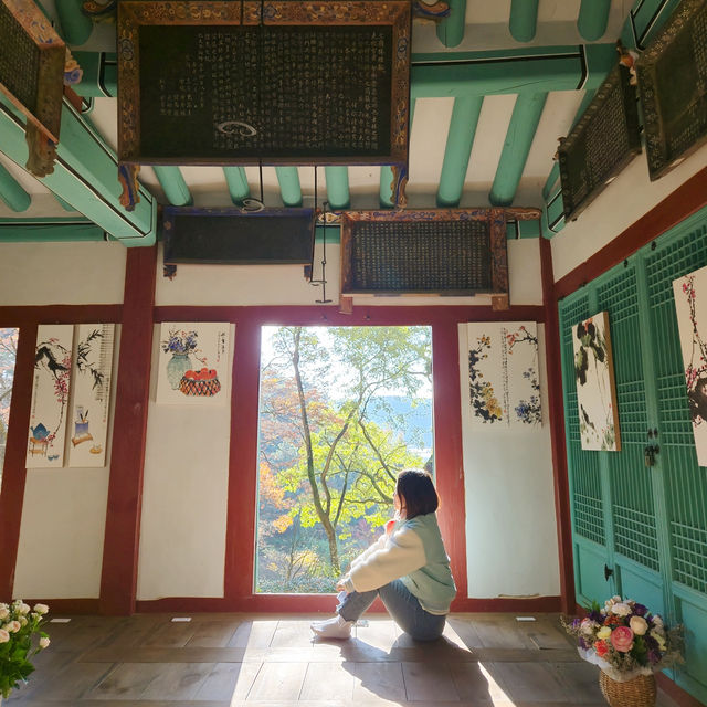 배산임수 명당에서 자연을 느껴볼 수 있는 진위향교