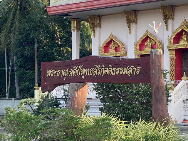 วัดสารวัน วัดสวยในไม้แก่น