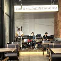 ร้านอาหารกึ่งคาเฟ่ ที่ wow มาก