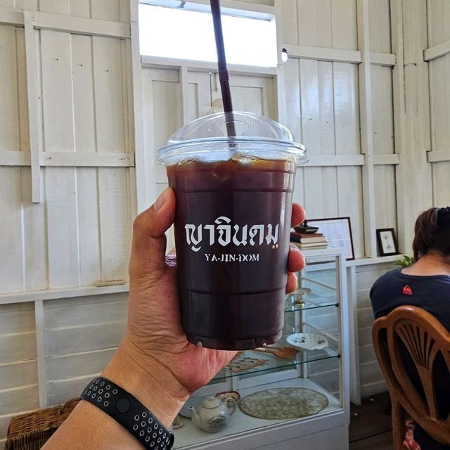เที่ยวคาเฟ่สวยระยอง ที่ร้าน ญา-จิน-ดม 