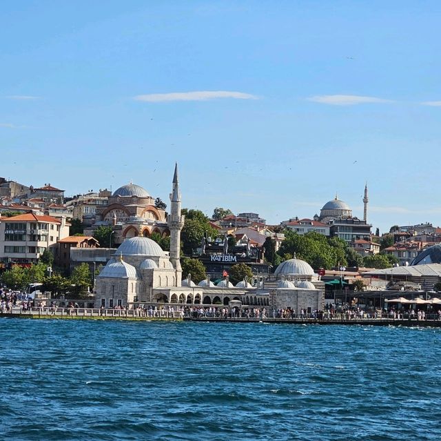 Afternoon cruise along Bosphorus River