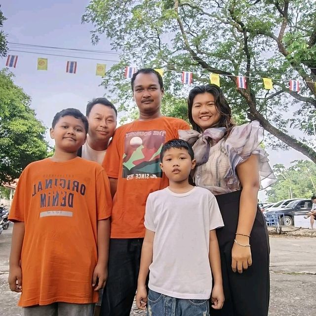 ทำบุญที่วัดห้วยดีเลิศ