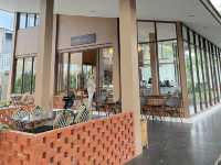 Holidays Treat cafe 
