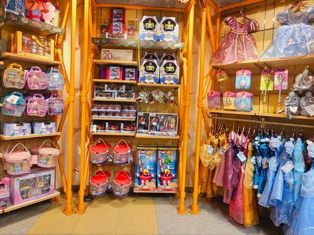 A Disney Christmas Gift shop at Minato Mirai A Disney Christmas Gift shop at Minato Mirai