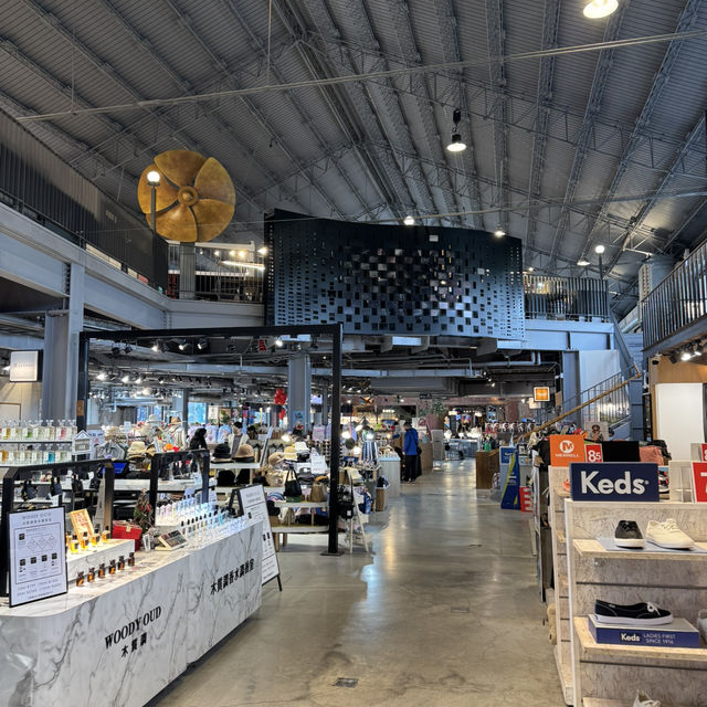 Relaxing time at Kaohsiung warehouse