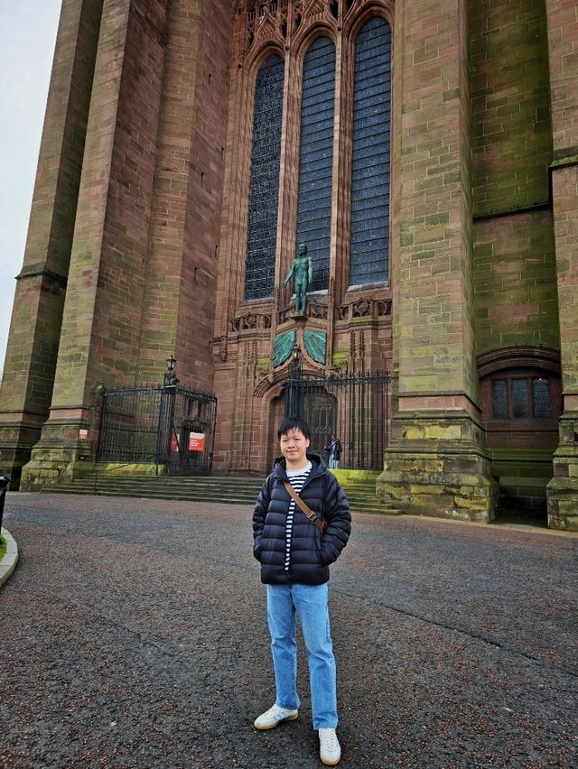 Liverpool Cathedral โบสถ์ที่ใหญ่ที่สุดของเมือง 💒