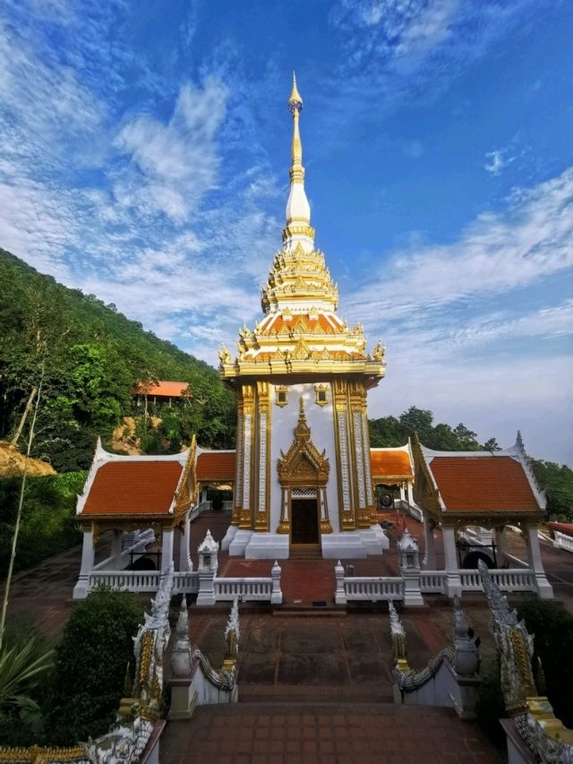 วัดพระพุทธบาทภูควายเงิน : จ. เลย