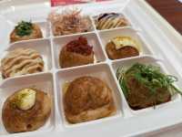 9つの味の食べ比べができるたこ焼き屋