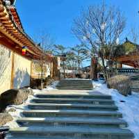 龍井琵巖山｜攙扶外婆走過七彩玻璃棧道的溫情再浸溫泉