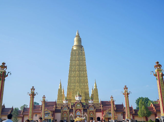 กราบขอพร วัดมหาธาตุวชิรมงคล