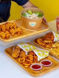 Chew & Chill Café: Crispy Fried Chicken Delight in Penang