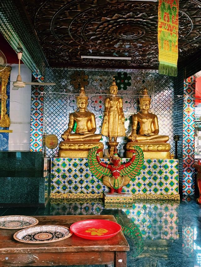 泰國曼谷湄南河畔著名標誌性寺廟景點:坤禪寺，巨大金佛雕塑，適合拍照📸打卡