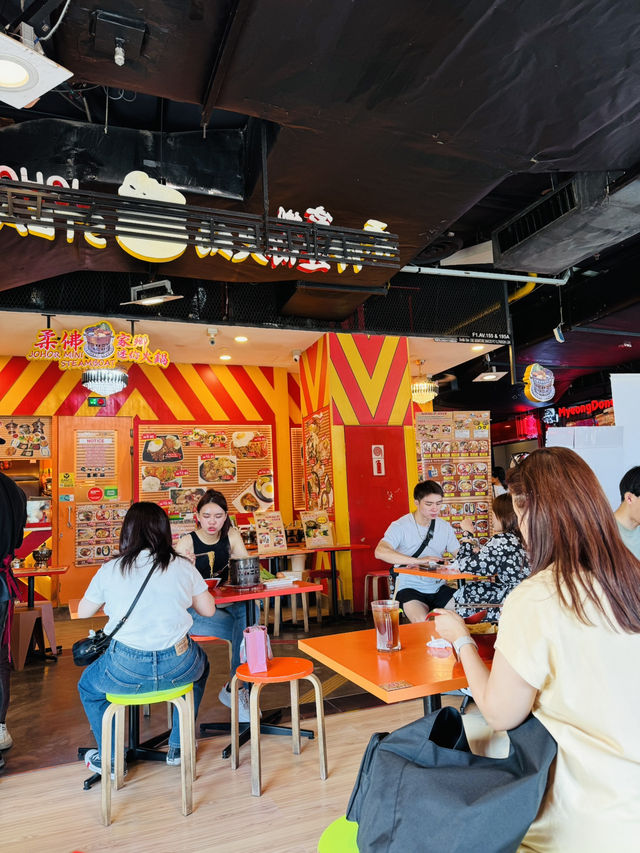 Steamboat Bliss: My Flavorful Experience at Johor Mini Steamboat!