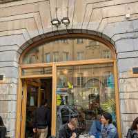 Nice cafe with central location