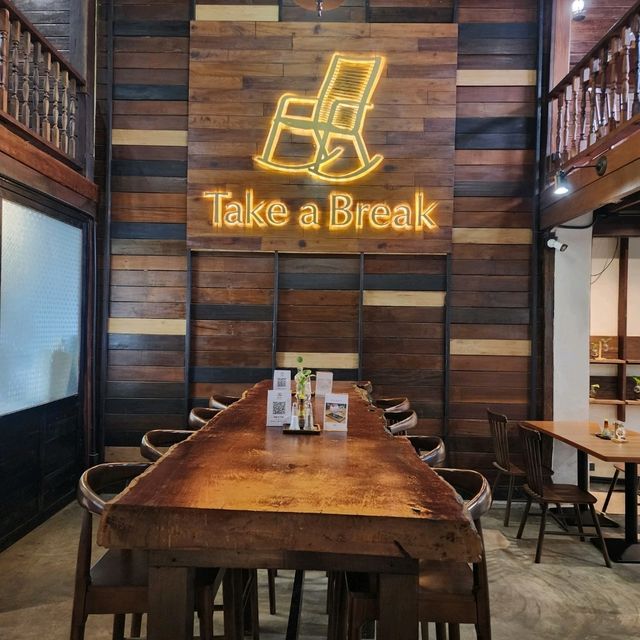 มื้อเช้าเชียงใหม่ ในโทนสีไม้ - Take a Break 