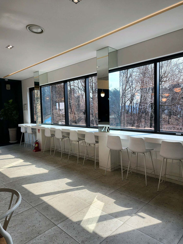 푸릇푸릇 산뷰가 예쁜 봄날 카페데이트 추천🫶🏻