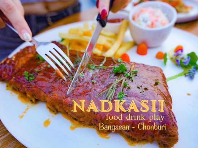เป็นทั้ง คาเฟ่ และร้านอาหาร บางแสนที่นั่งชิลมาก