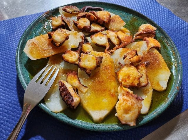 [🇪🇸グラナダ] 美食の街で食べ尽くし！絶品タパスとスイーツ巡り