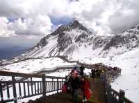 【中国】5000m級の氷河と雪の世界へ、世界遺産「玉龍雪山」