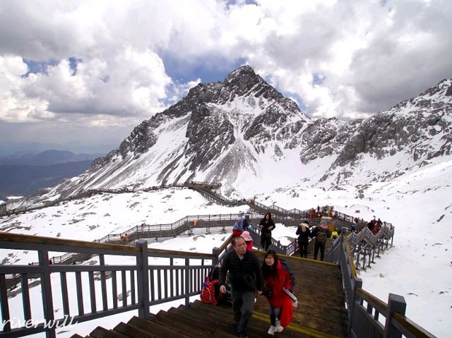 【中国】5000m級の氷河と雪の世界へ、世界遺産「玉龍雪山」