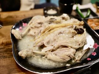 首爾｜美食 一鍋抵三餐的幸福感！超級無敵好吃的人參一隻雞，湯頭媲美台灣蒜頭雞，雞肉嫩到不行！