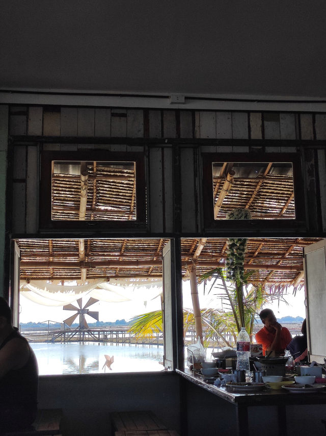 ร้านยุ้งเกลือ บ้านแหลม จ.เพชรบุรี