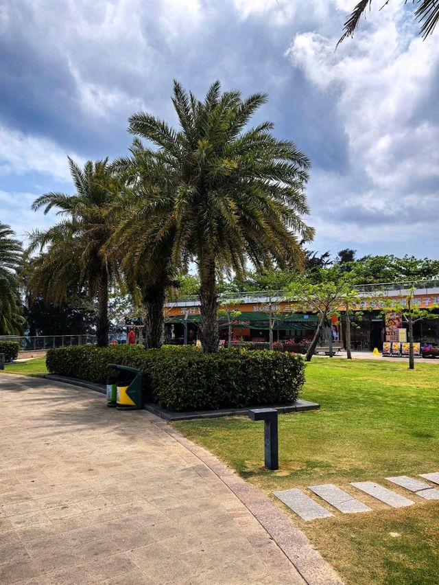 Yalong Bay Central Square Totem Pole