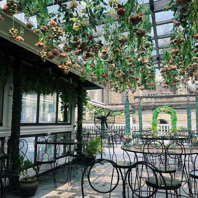A Culinary Gem: La Cathedral Cafe