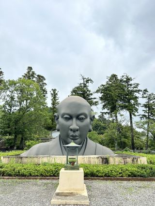 【茨城】只有一張臉的巍峨雕像