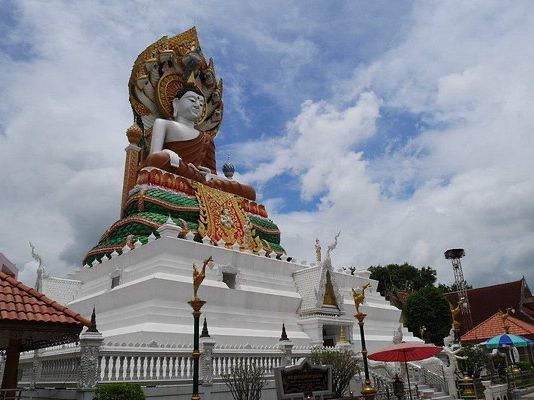 🌾🏯 ROI ET WEEKEND GETAWAY: Where Giant Buddhas & Isaan Charm Collide! 