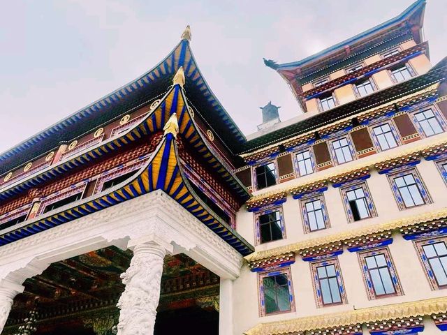 中國四川甘孜著名寺廟景點：巴旺松安寺，適合打卡拍照📸