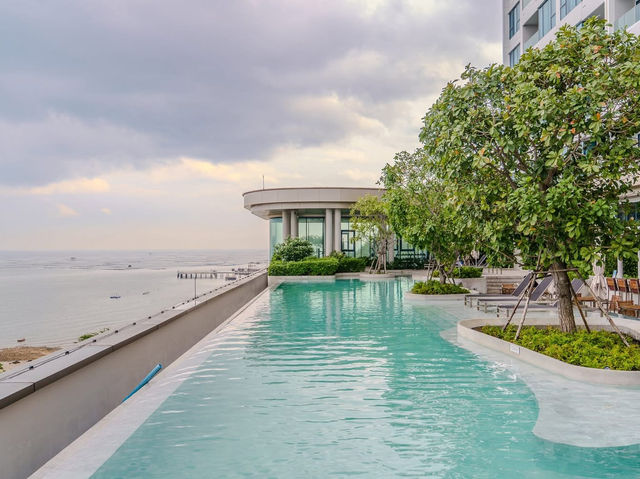 ที่พักติดทะเลศรีราชา ที่วิวดีเห็นวิวทะเลชัดๆ