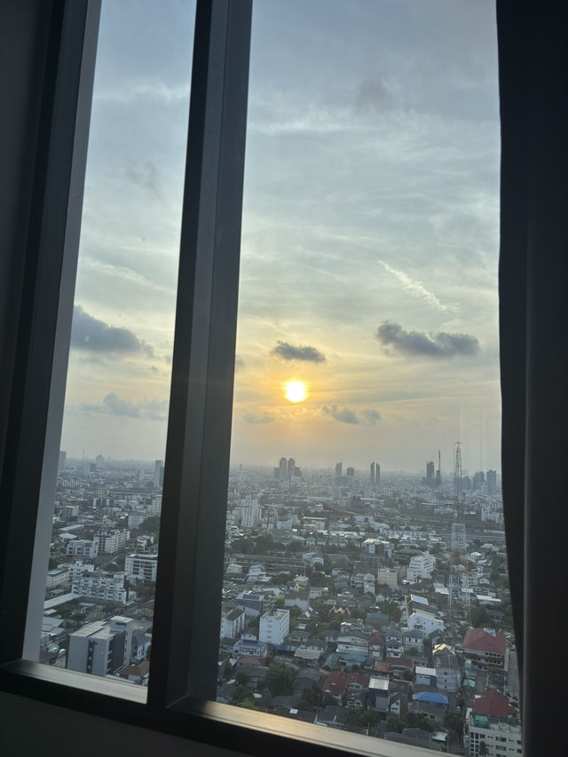 รีวิว The Quarter Ari by UHG