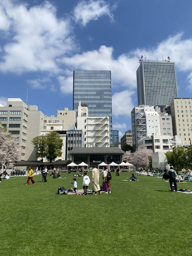 【都会の真ん中に芝生の楽園🌿】  池袋駅から徒歩5分！南池袋公園でゆったりリフレッシュデー🌞