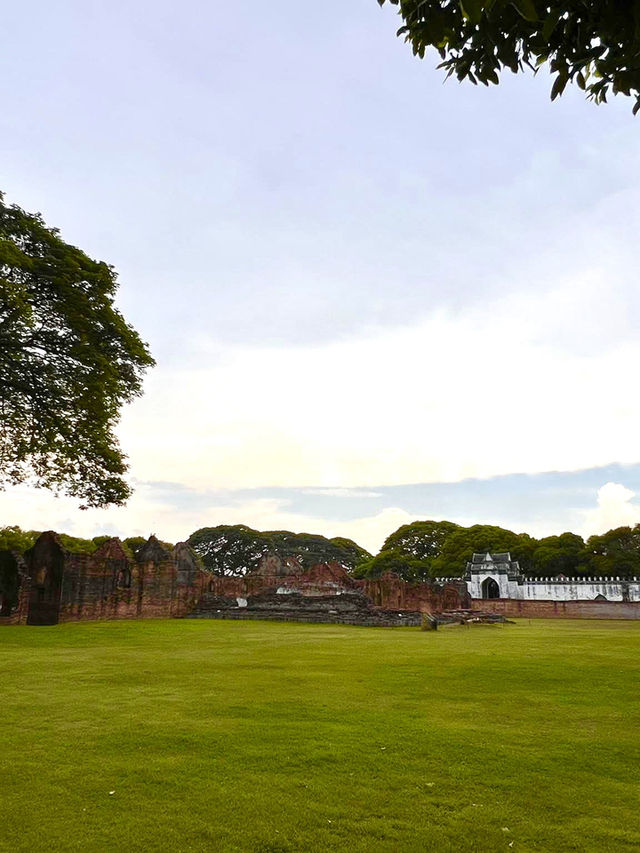 Golden prangs, golden fields — Lopburi’s
