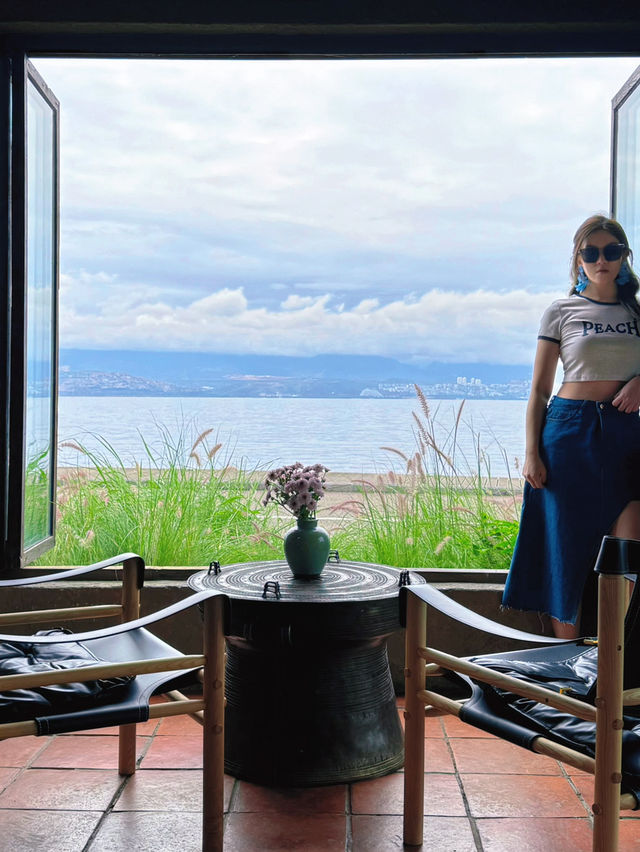 3 Minutes, 1 Window, Infinite Views The most photogenic 3 minutes of my trip! [⏳🪟🌊