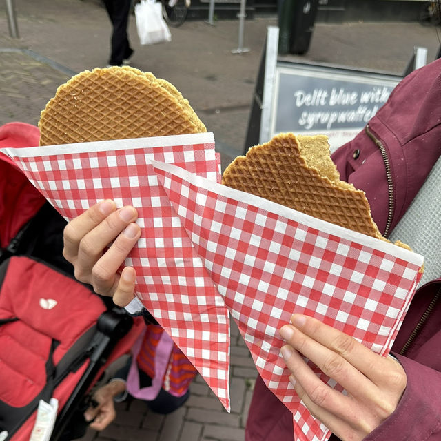 Freshly made stroopwafel in Delft morning market