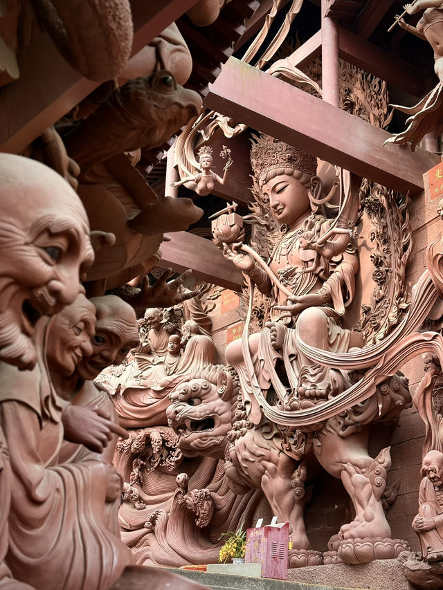 Mindblowing Buddhist sculpture art corridor in Mianyang
