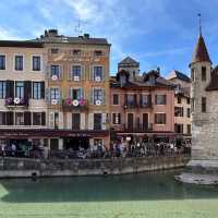 🚣‍♀️🌿 Annecy’s Canals: A Fairytale Stroll Through the "Venice of the Alps