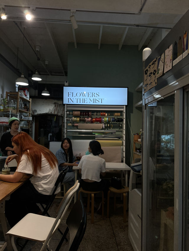 ☕️ Flowers in the Mist Cafe (ปากคลองตลาด)