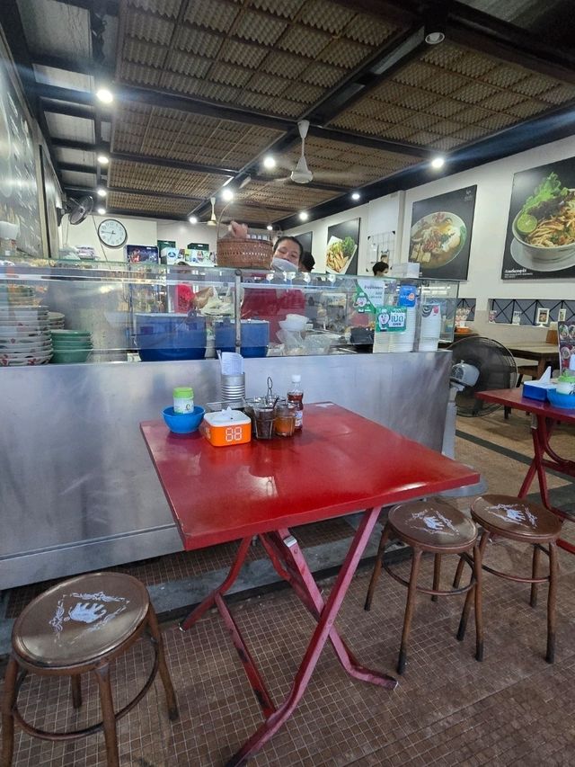 ต้มเส้น ตีนไก่ ร้านที่มีกวยจั๊บญวนอร่อยยย