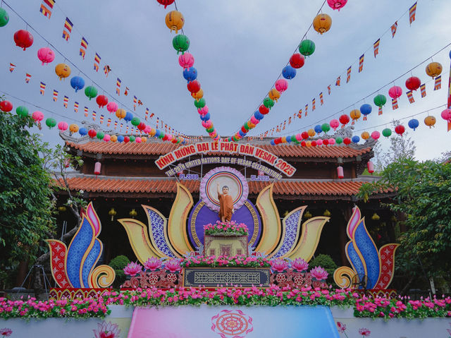 วัดลองเซิน เมืองญาจาง ประเทศเวียดนาม