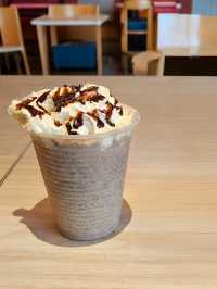 Chill Vibes & Sweet Treats at Coralz Bistro