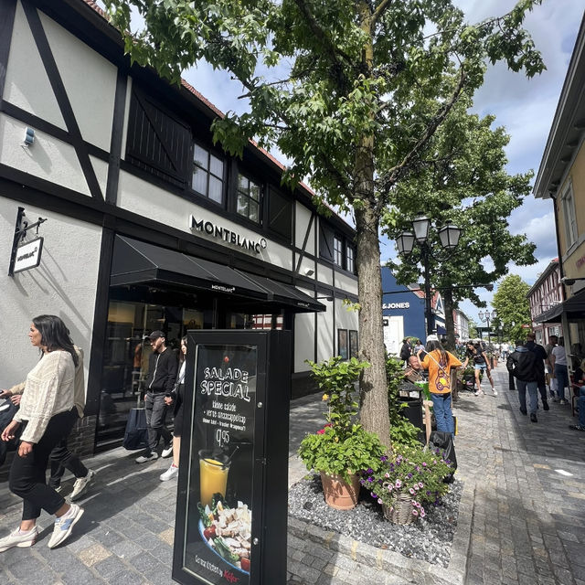 🛍️ Roermond — The Largest Designer Outlet Near the Netherlands & Germany!