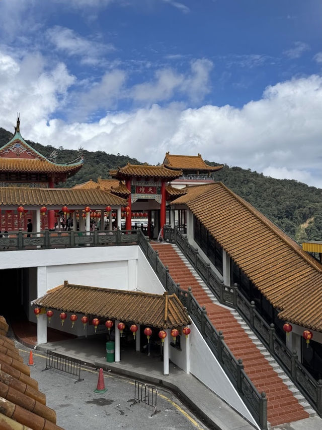 Kuil Gua Chin Swee, A Spiritual Sanctuary Above the Clouds
