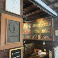 ร้านสี่แยกหัวตะเข้คาเฟ่แอนด์เกสต์เฮ้าส์ 