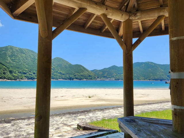 【まるで沖縄⁉️新鹿海水浴場でエメラルドグリーンの海を満喫】