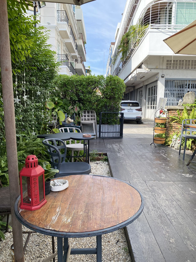  Vivi The Coffee Place – คาเฟ่ริมแม่น้ำเจ้าพระยา